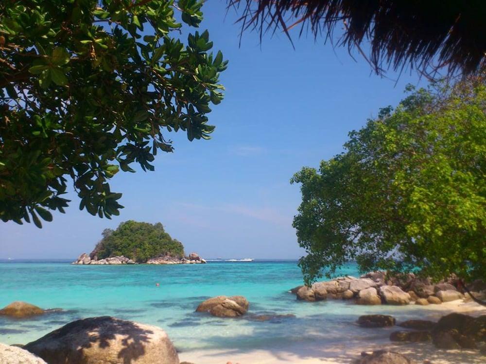 Ten Moons Lipe Resort Екстериор снимка