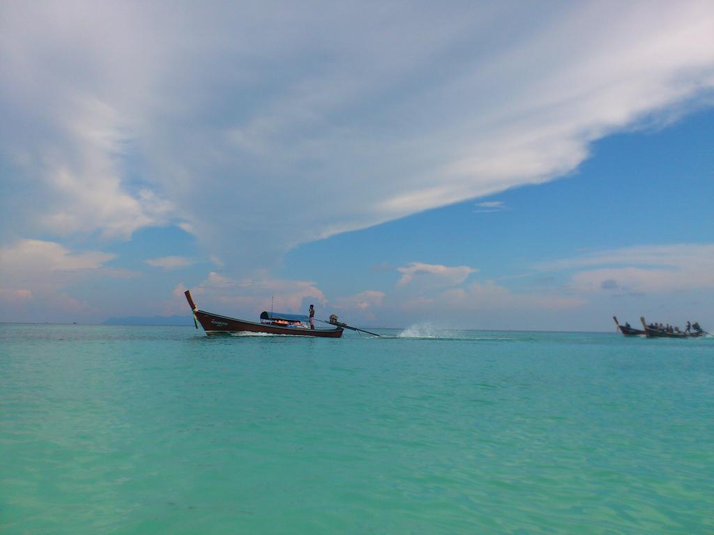 Ten Moons Lipe Resort Екстериор снимка